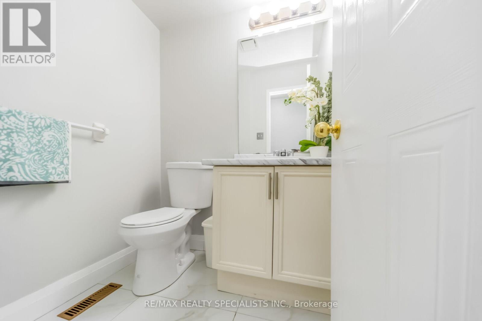 90 WICKSTEAD COURT - 22