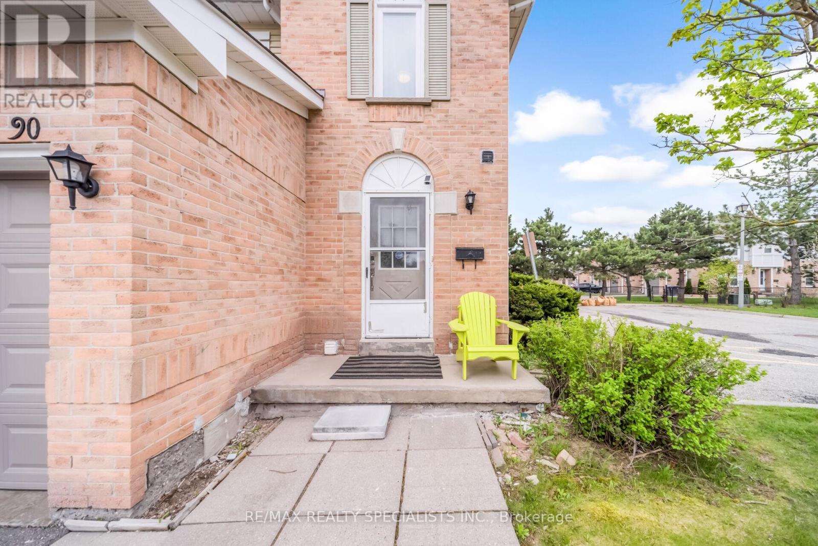 90 WICKSTEAD COURT - 3