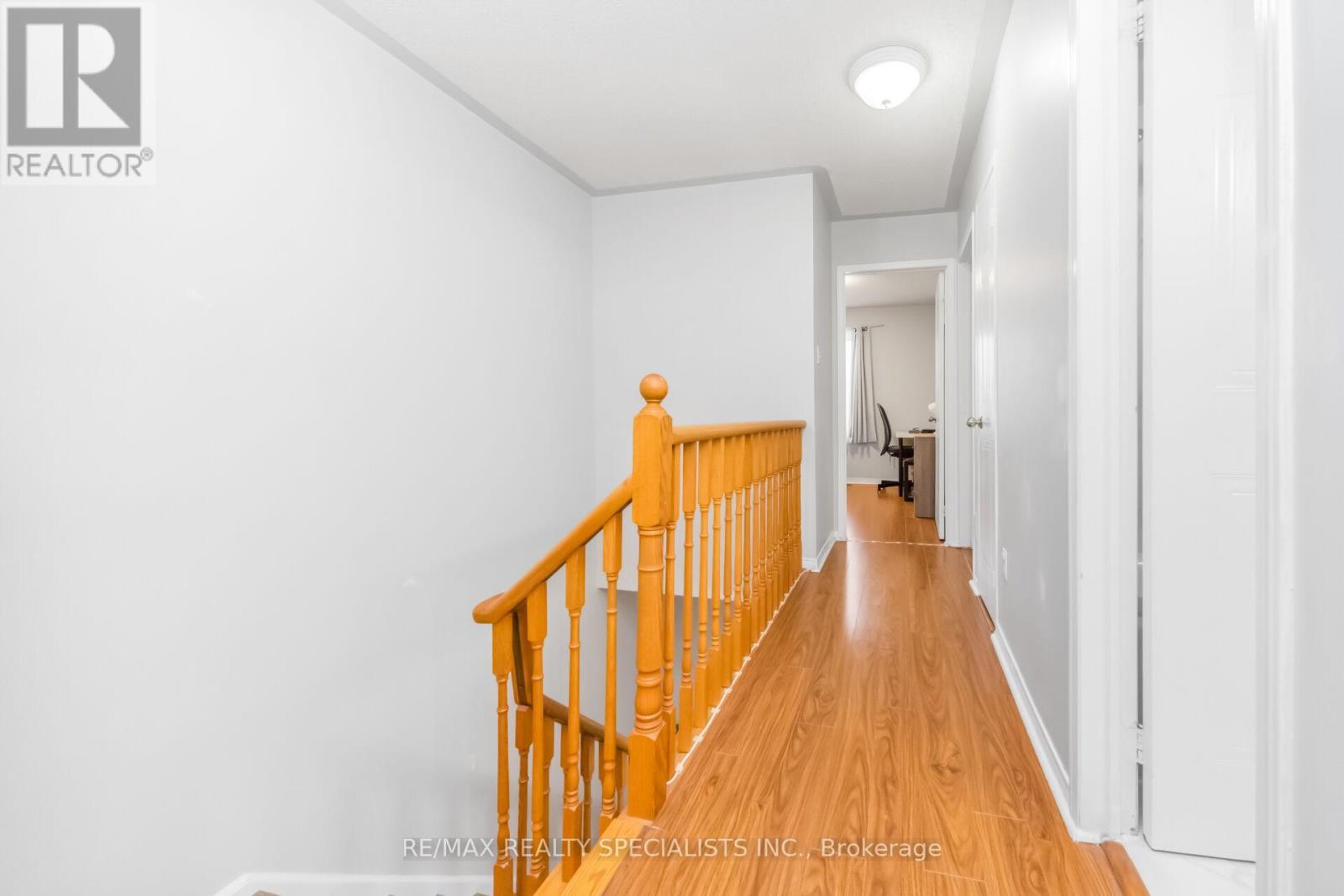 90 WICKSTEAD COURT - 31