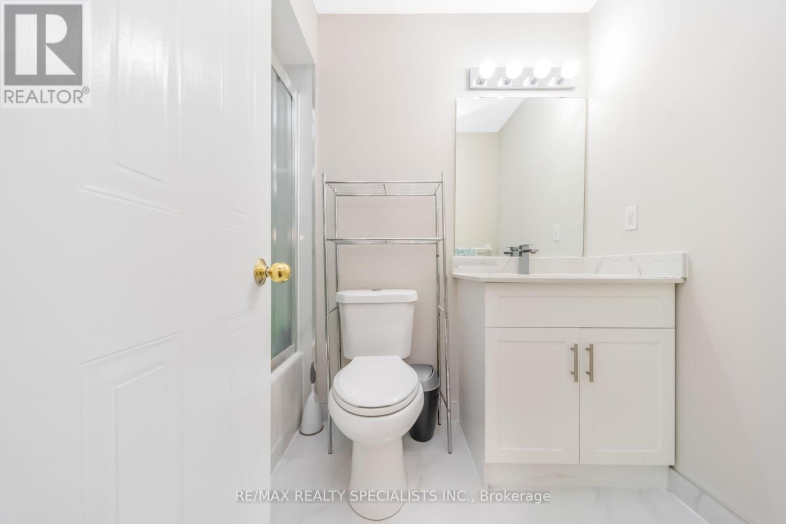 90 WICKSTEAD COURT - 32