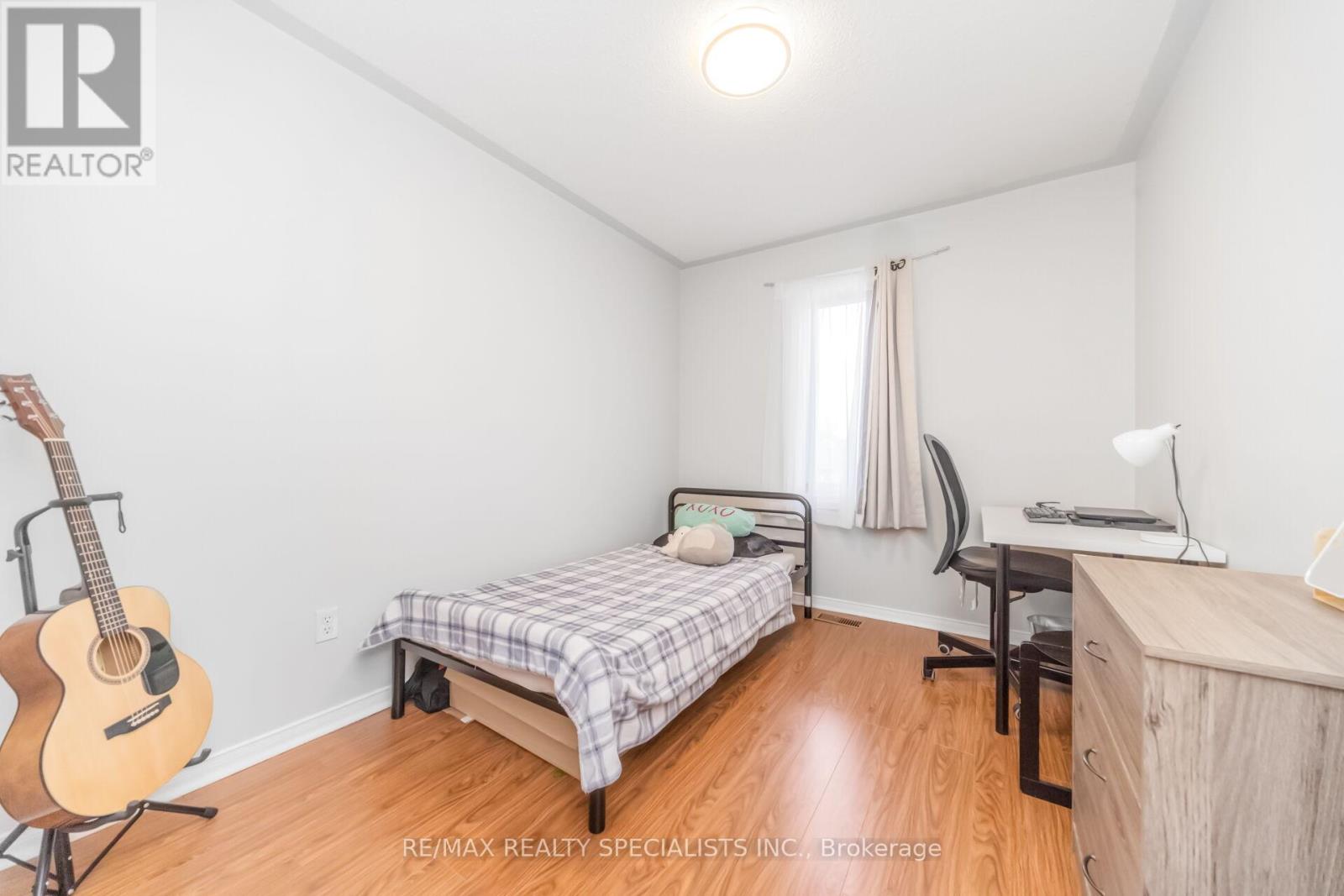 90 WICKSTEAD COURT - 33