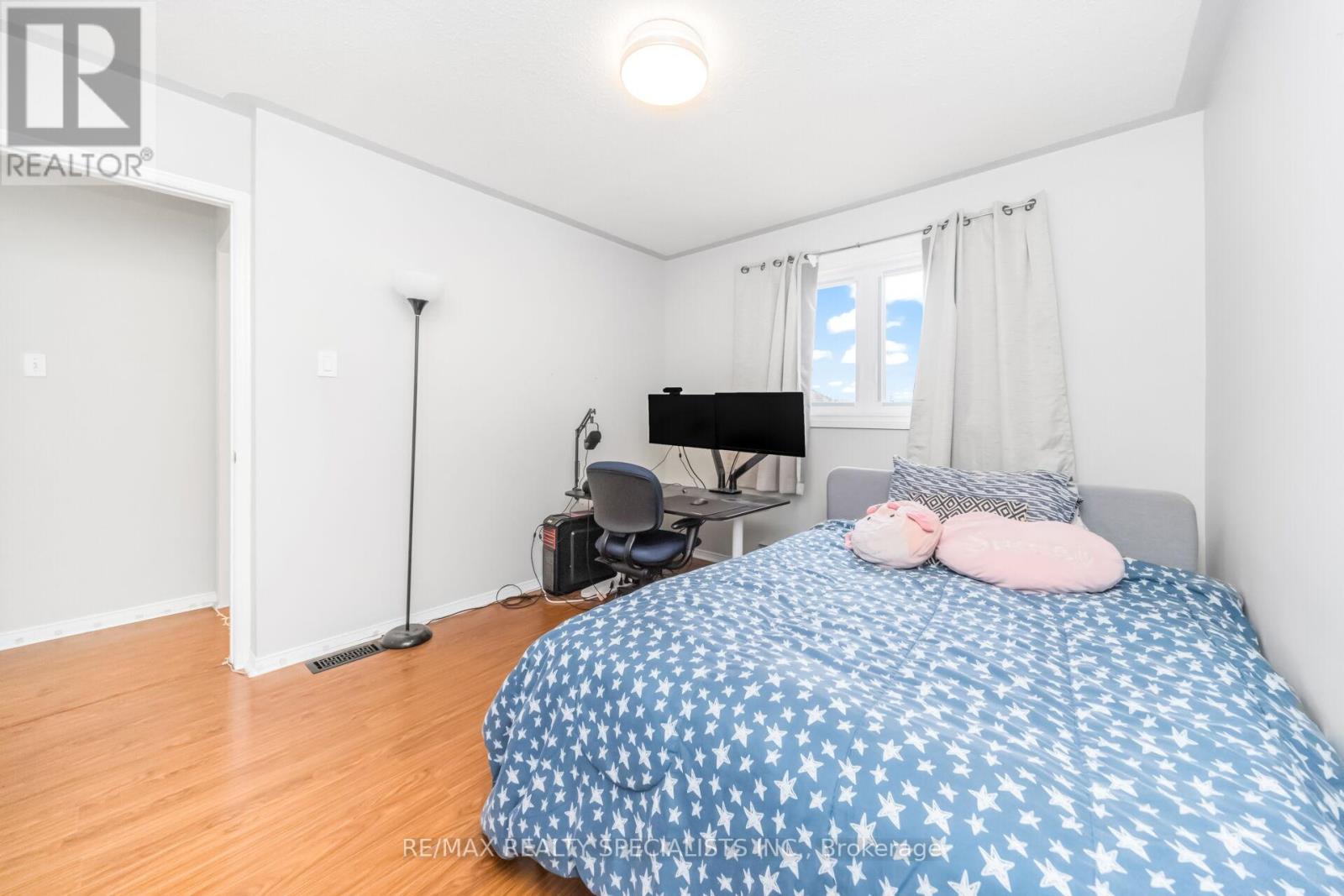 90 WICKSTEAD COURT - 37