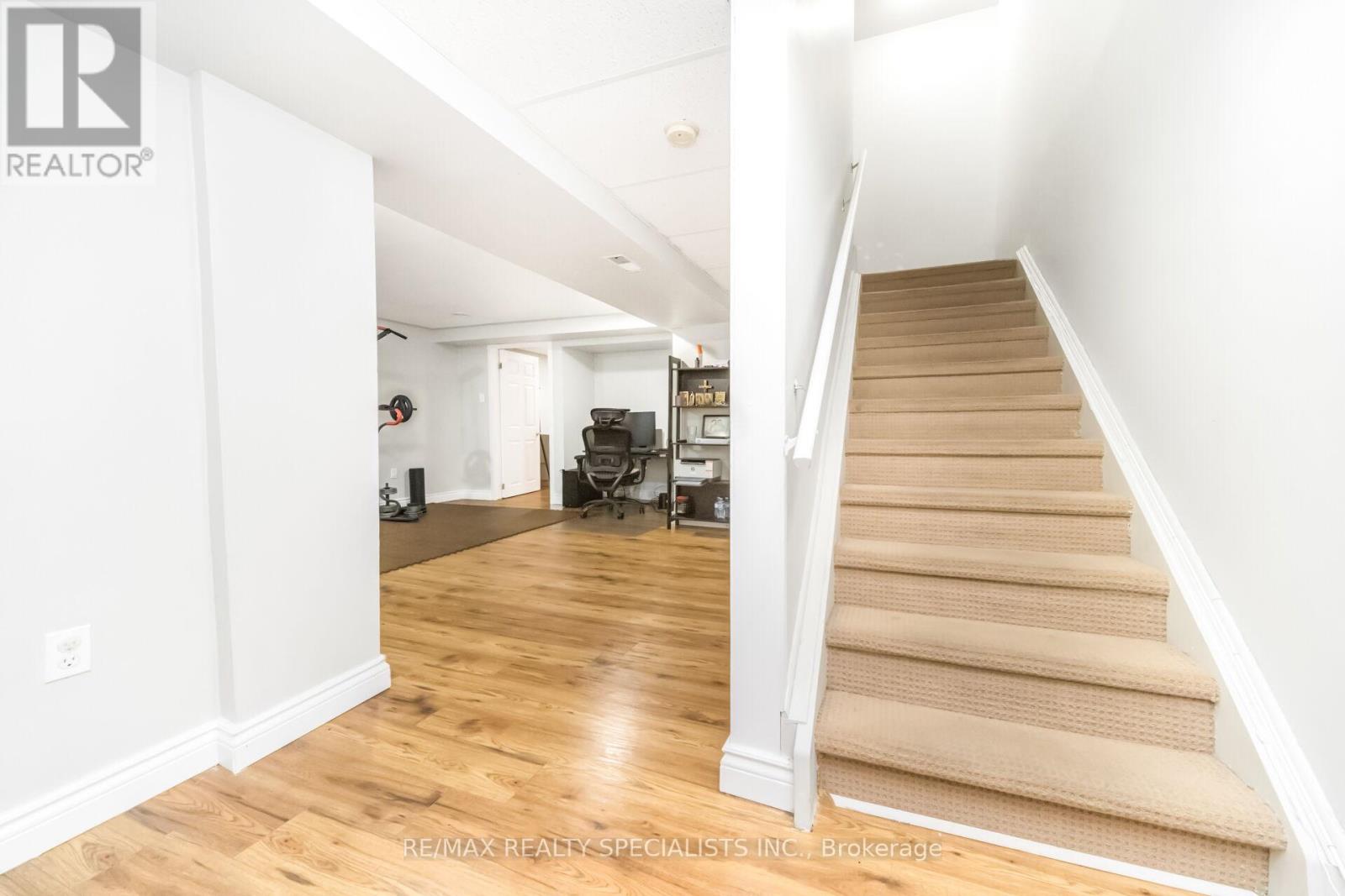 90 WICKSTEAD COURT - 40