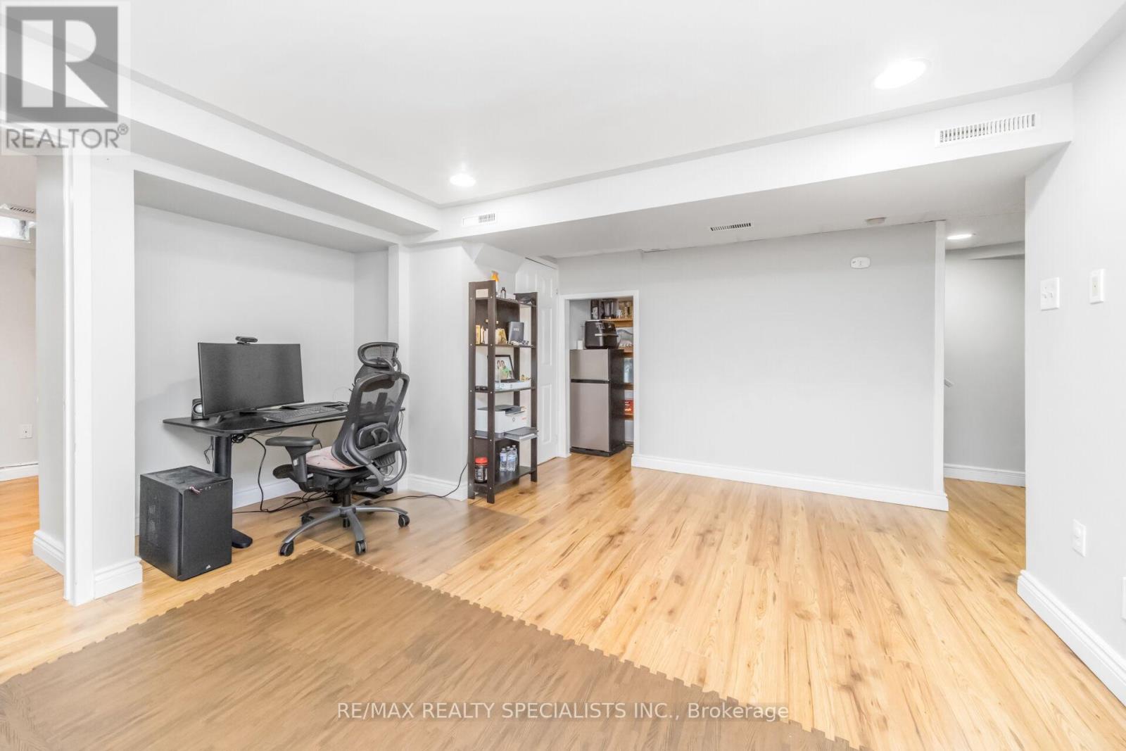 90 WICKSTEAD COURT - 43