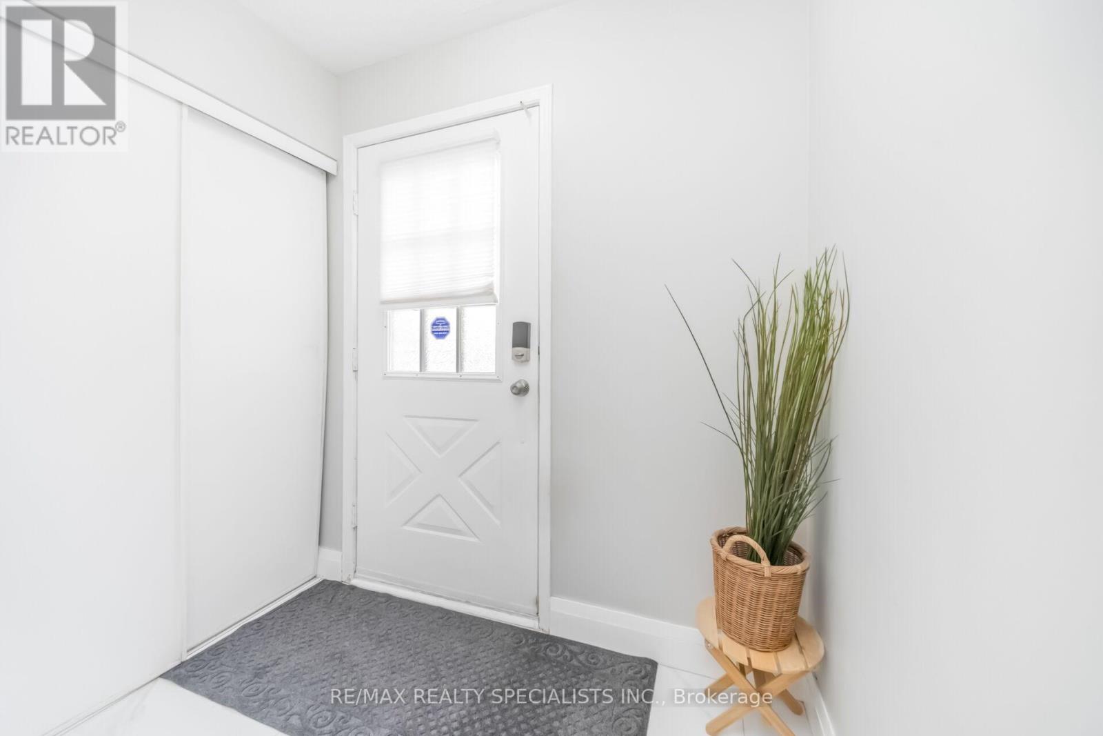90 WICKSTEAD COURT - 6