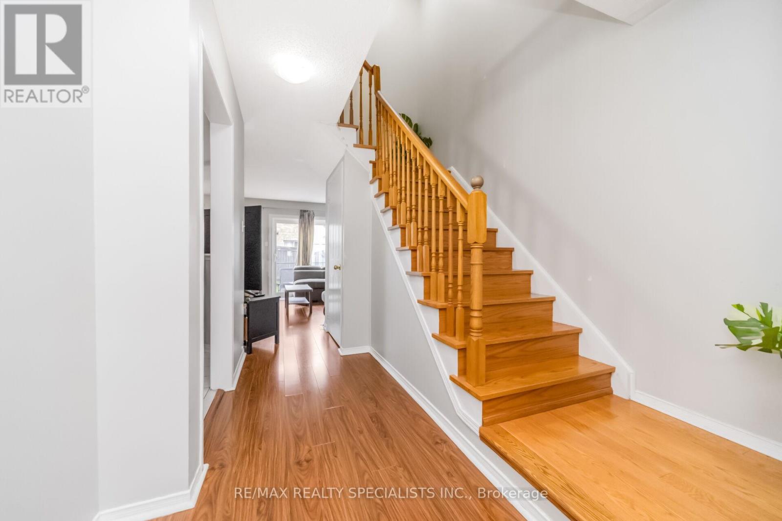 90 WICKSTEAD COURT - 7