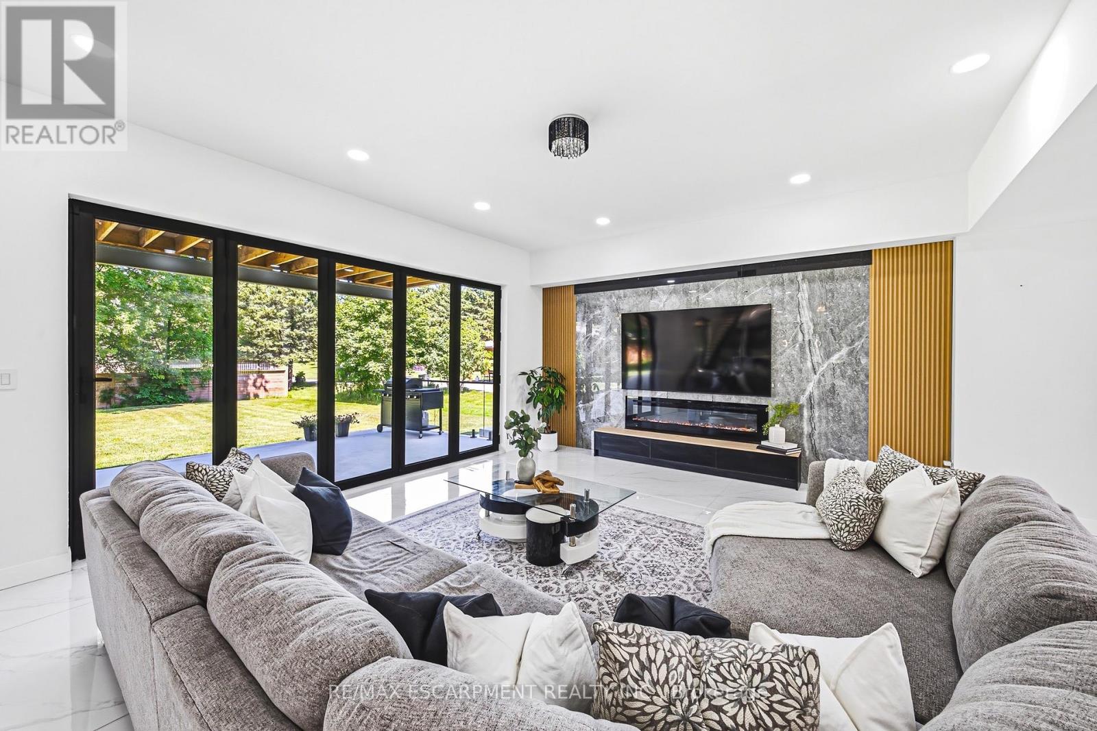 4511 GUELPH LINE - 2