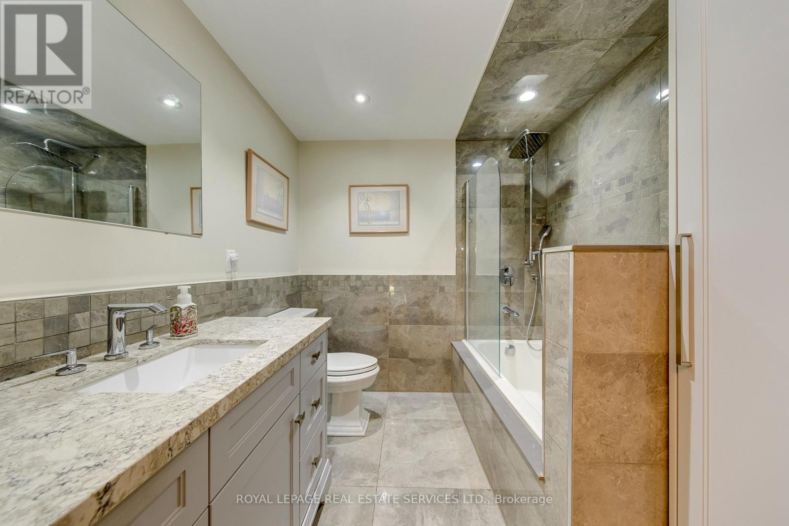 14 GOVERNOR GROVE CRESCENT - Image 33