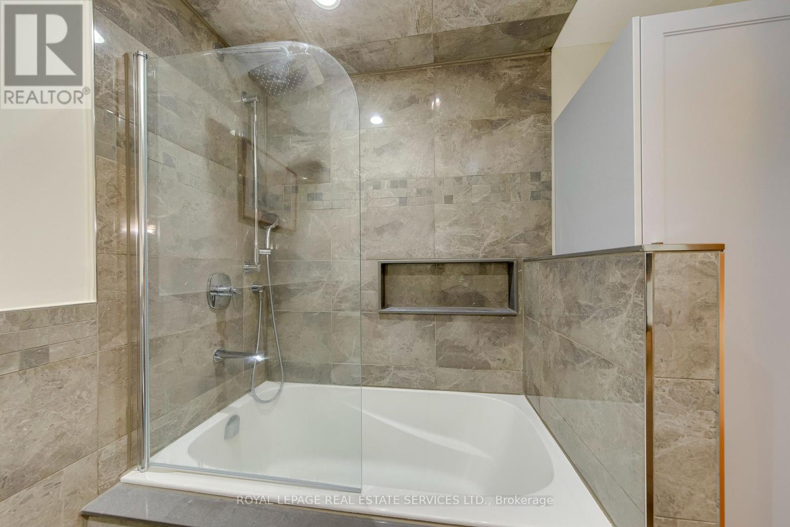 14 GOVERNOR GROVE CRESCENT - Image 34