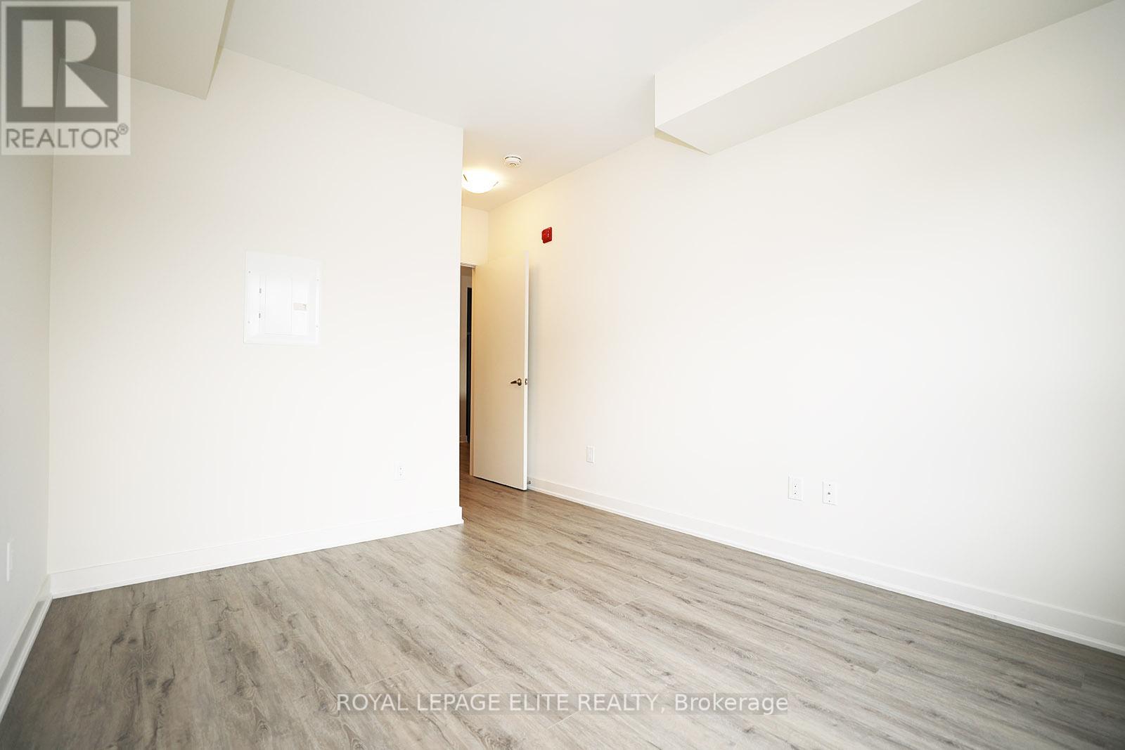 #303 340 PLAINS ROAD E - 18