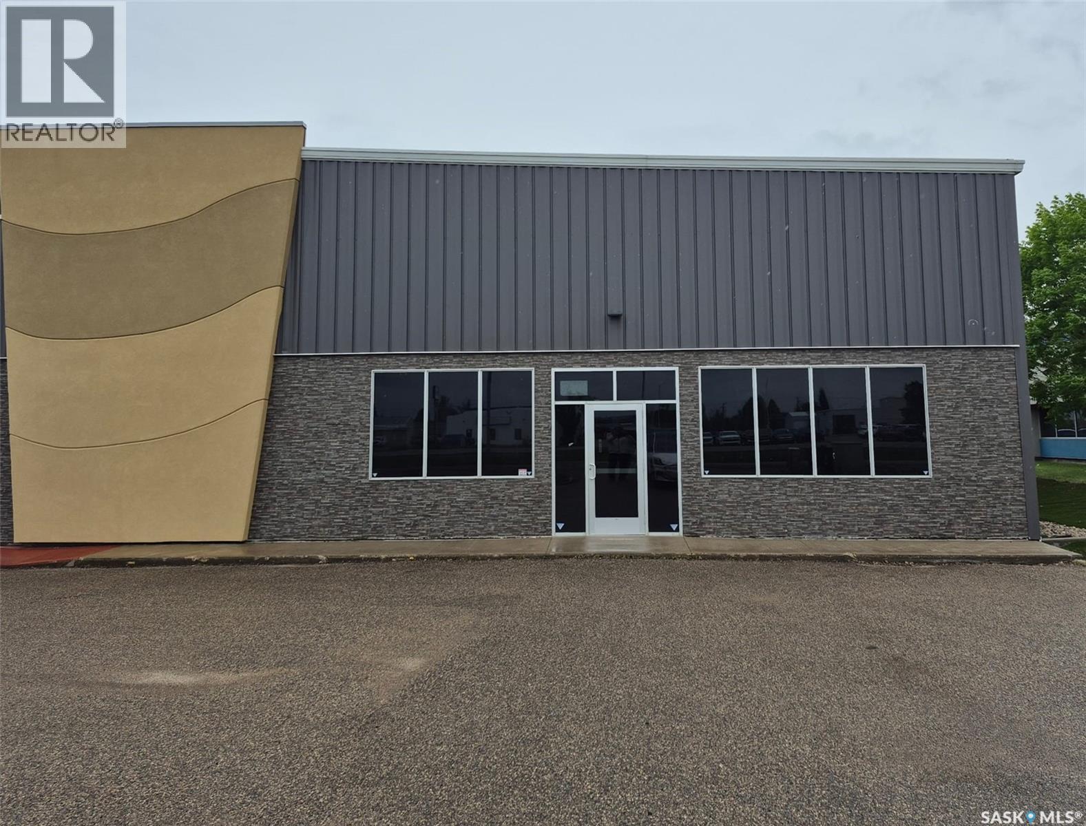 1 464 Broadway STREET E, Yorkton — photo 2