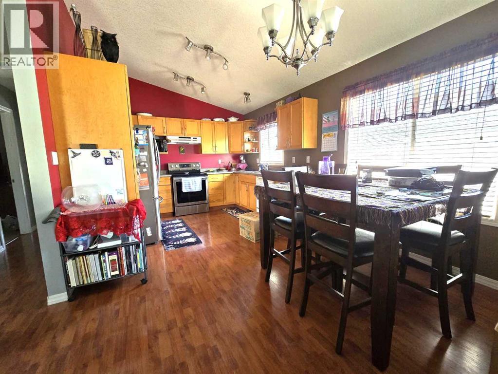 1207 61 Street - 2