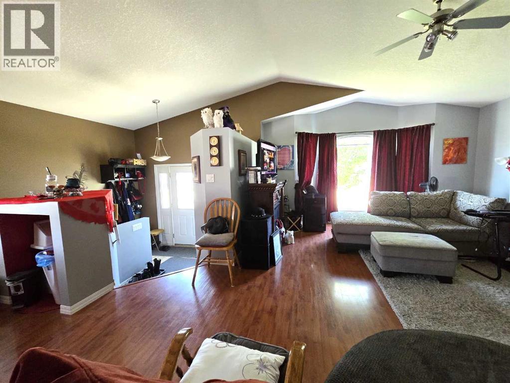 1207 61 Street - 6