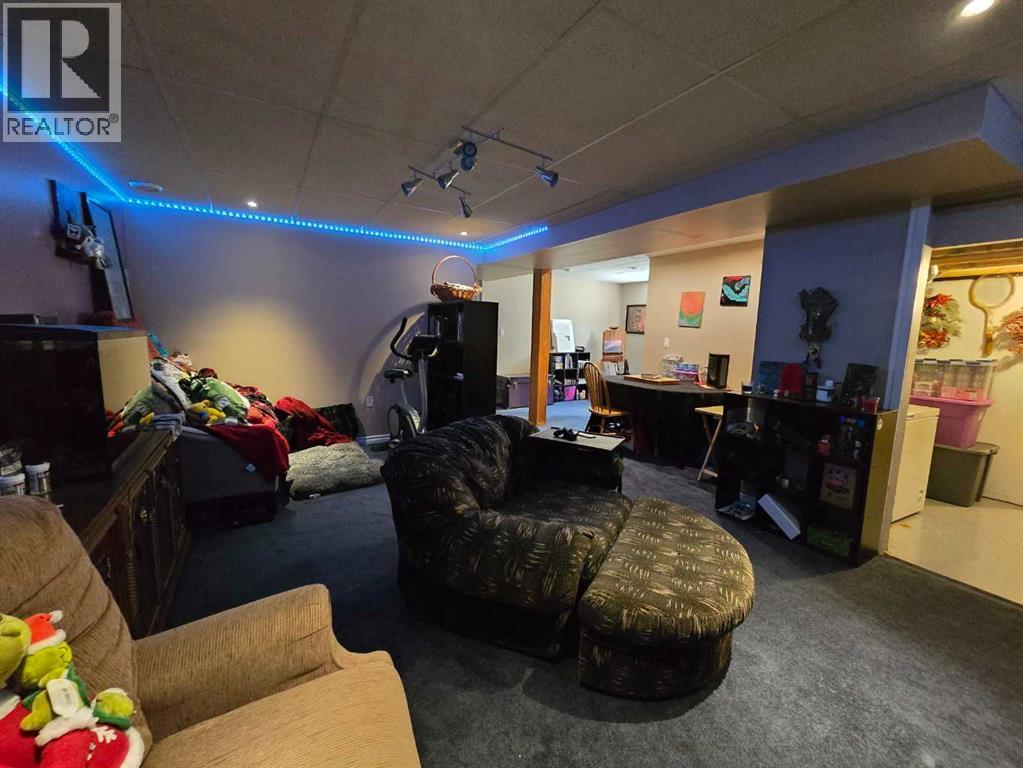 1207 61 Street - 11