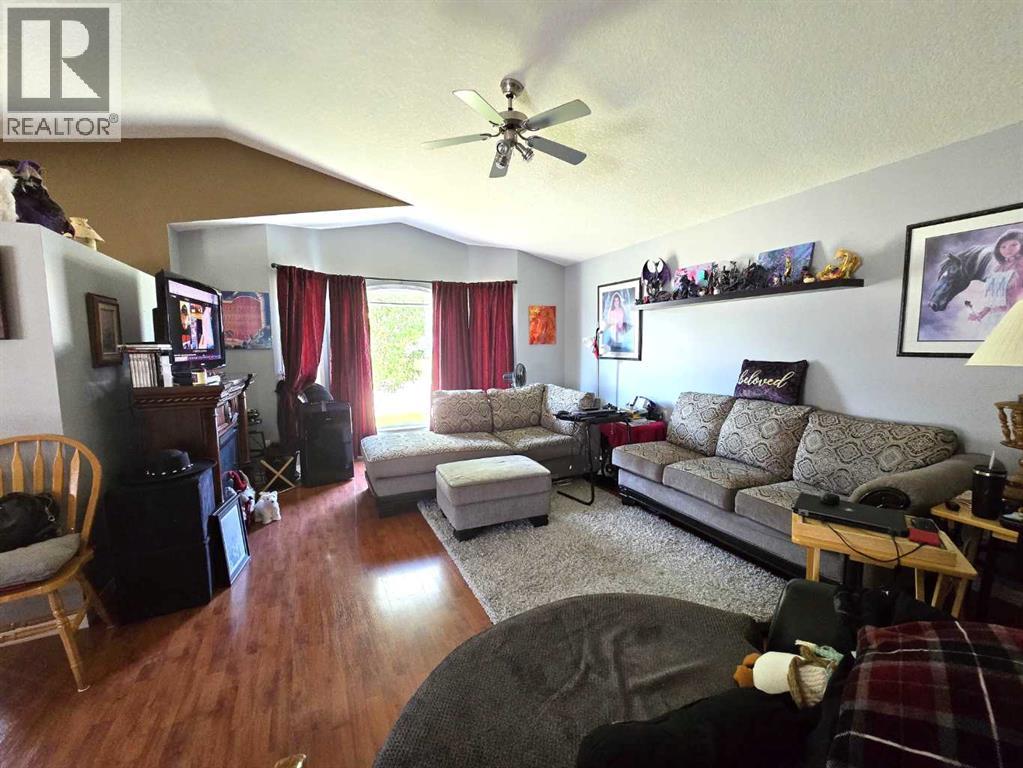 1207 61 Street - 5