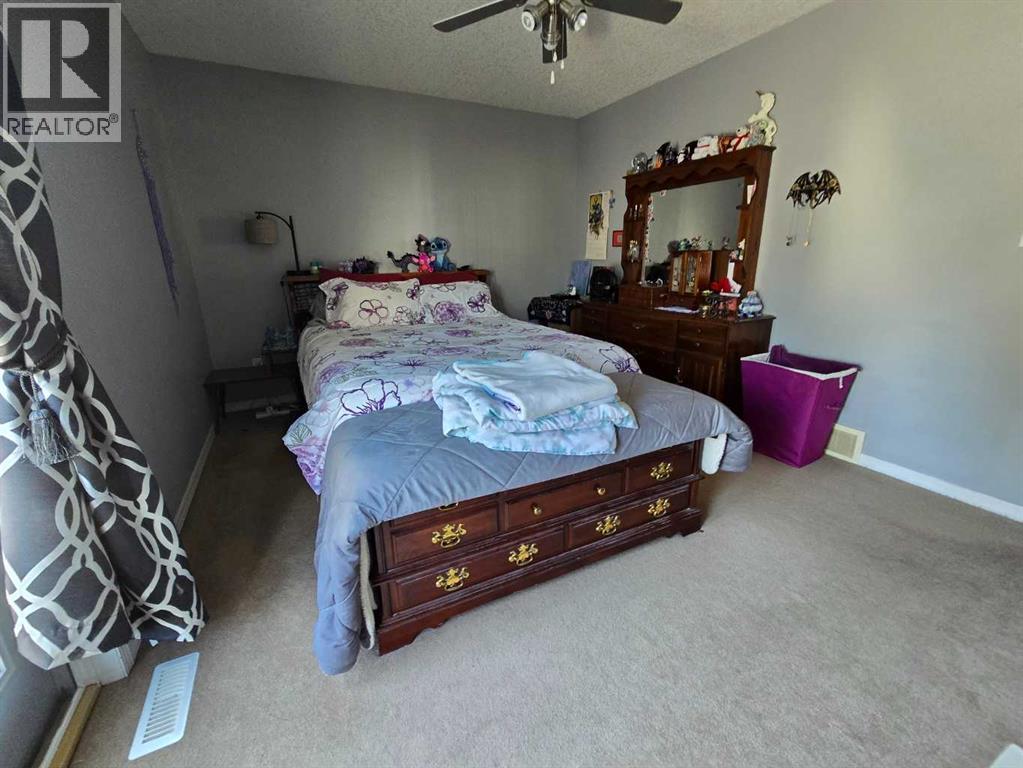 1207 61 Street - 10