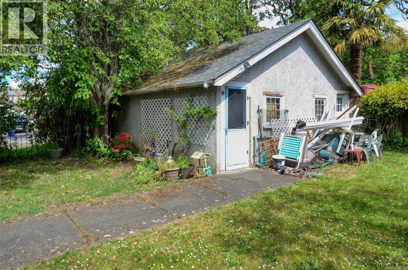 90 Obed Ave - 10