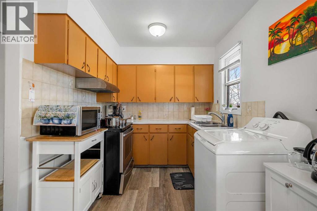 1527 46 Street SE - 10