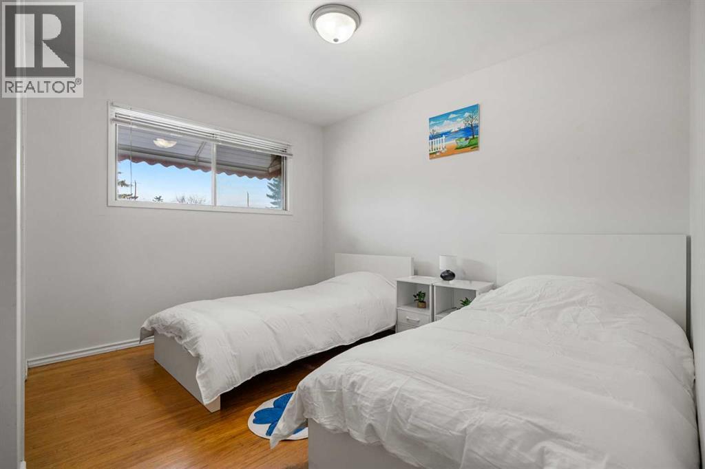 1527 46 Street SE - 20