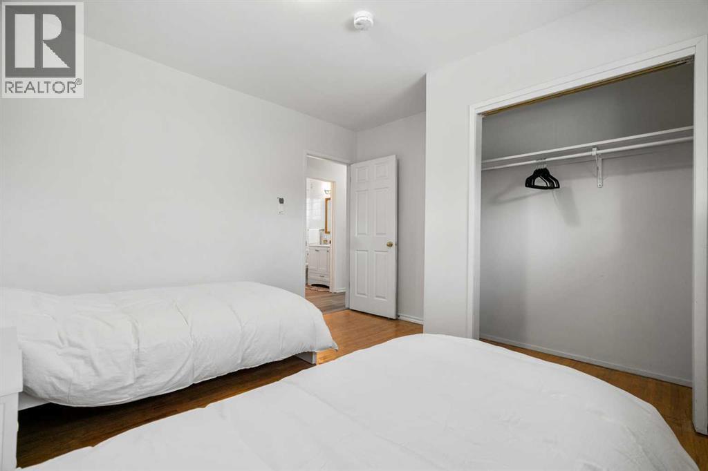 1527 46 Street SE - 22