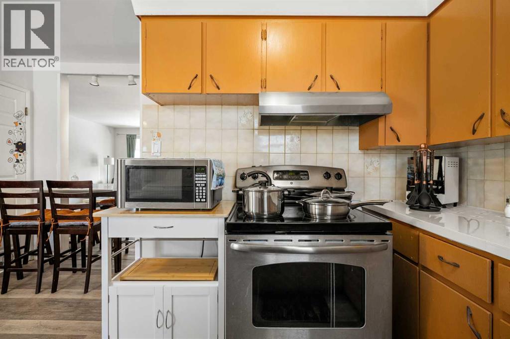 1527 46 Street SE - 11