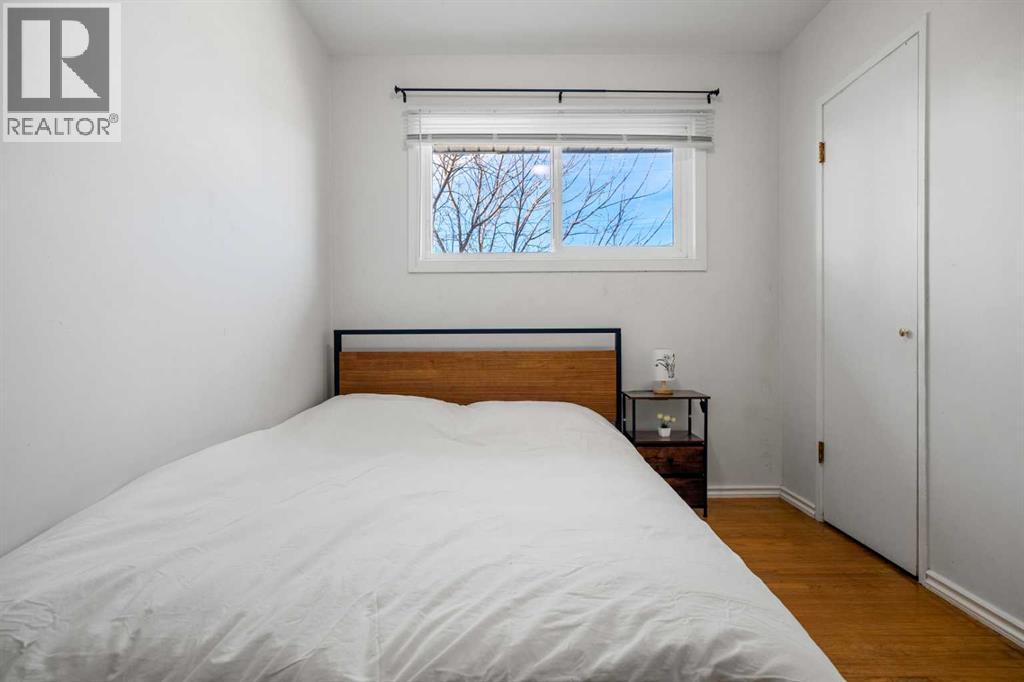 1527 46 Street SE - 19