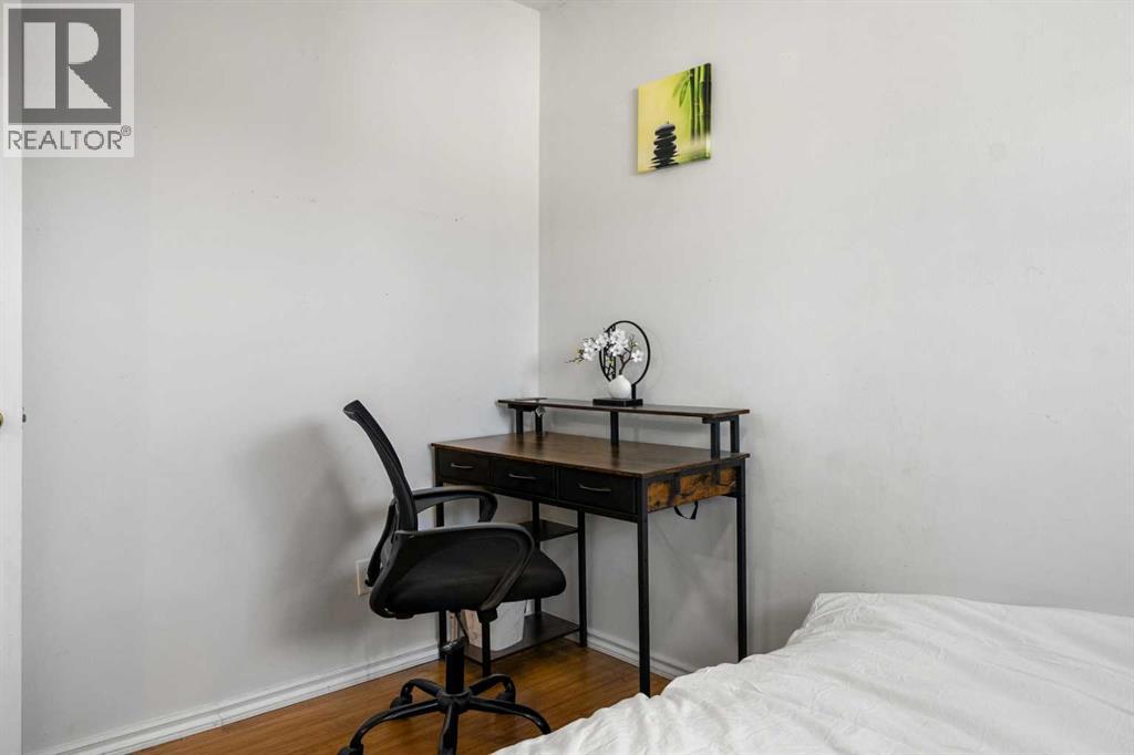 1527 46 Street SE - 18
