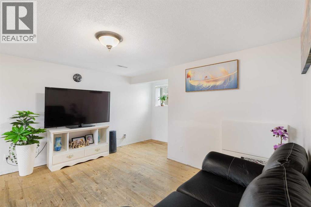1527 46 Street SE - 27