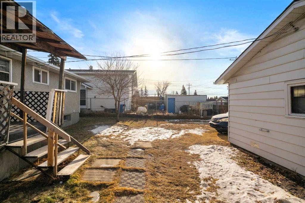 1527 46 Street SE - 44