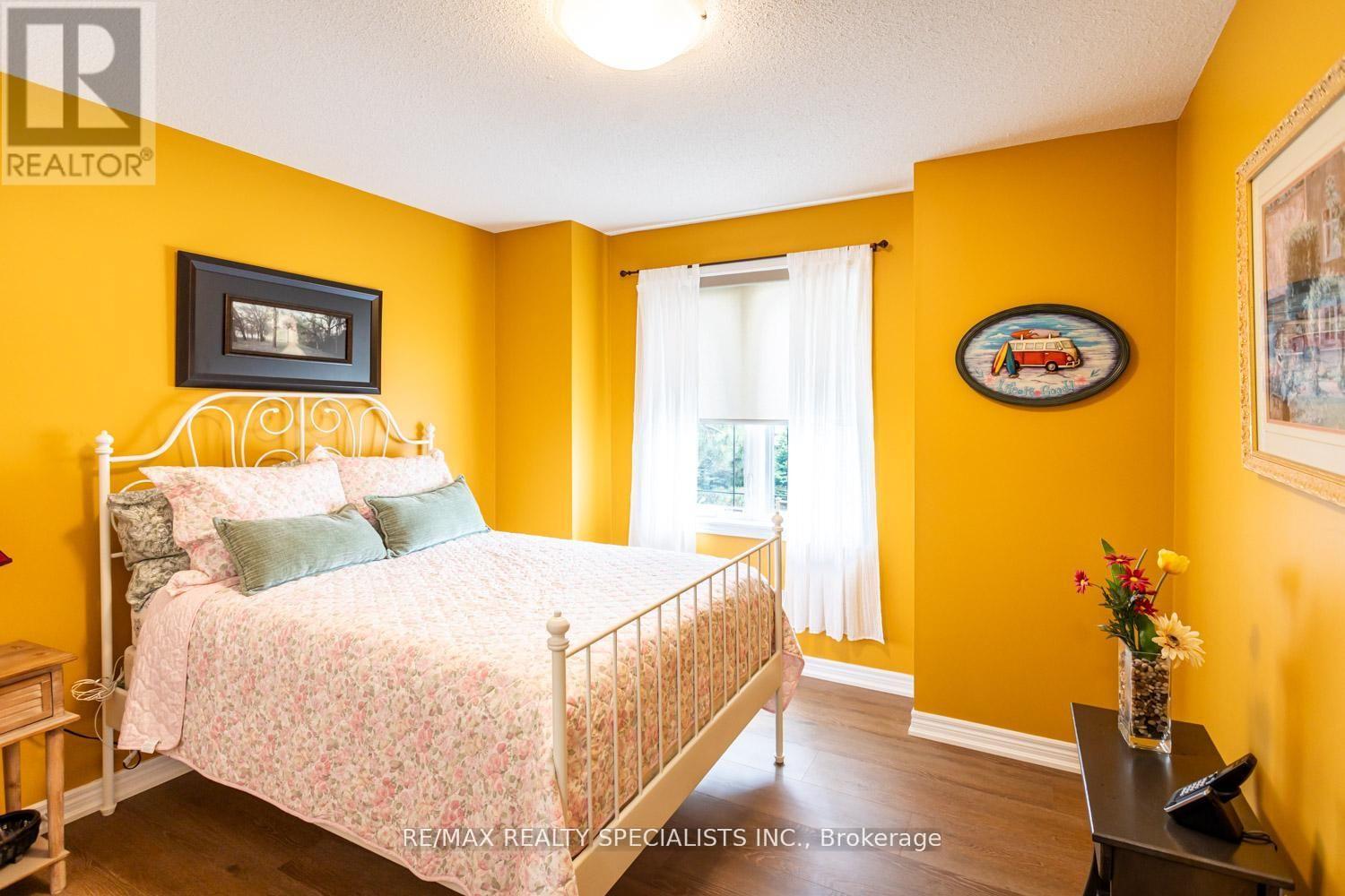#20 380 LAKE STREET - 36