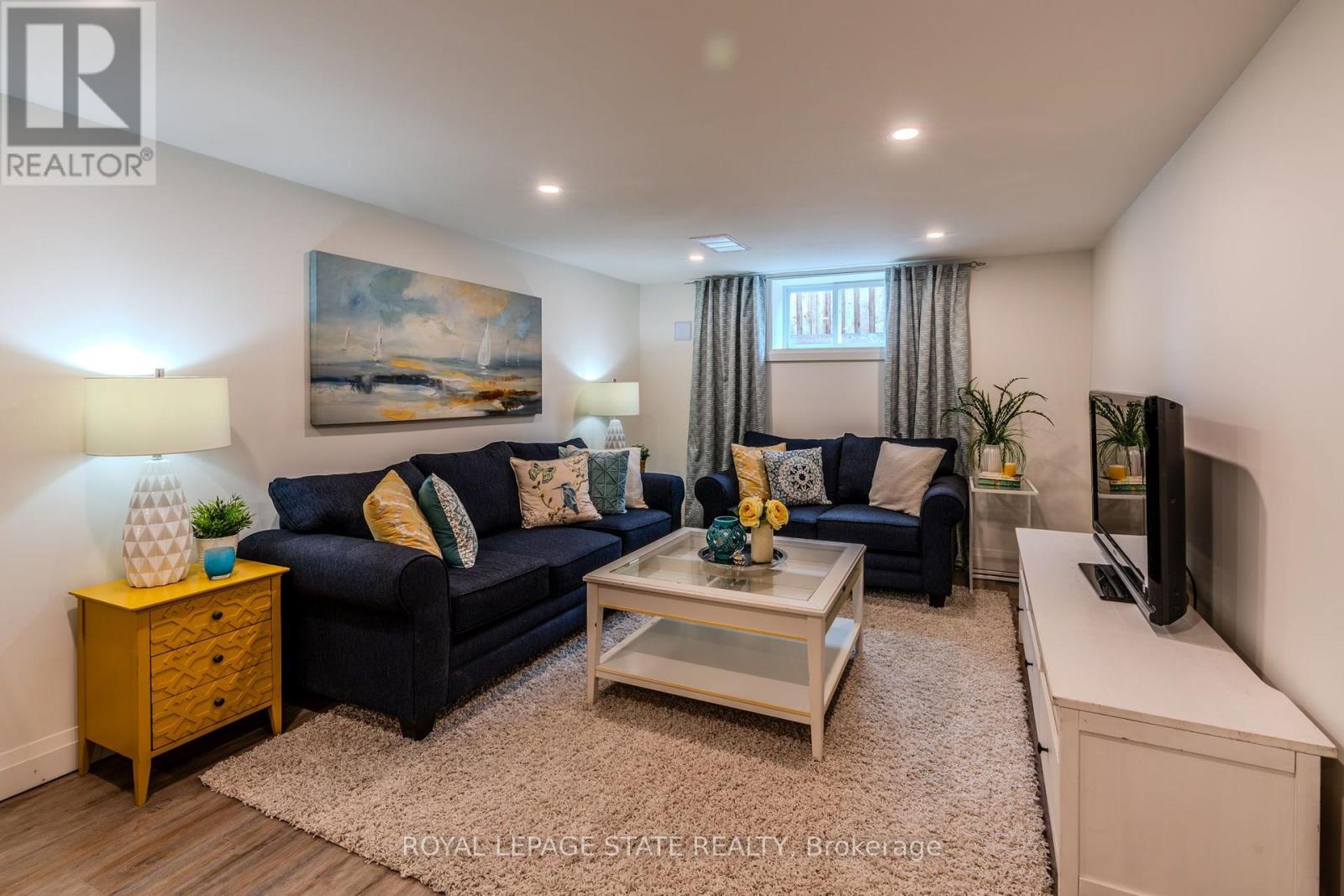 17 WOODSVIEW AVENUE - 19