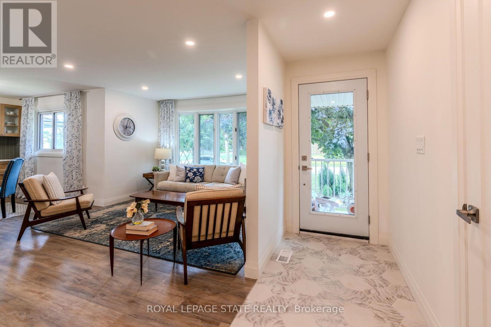 17 WOODSVIEW AVENUE - 2