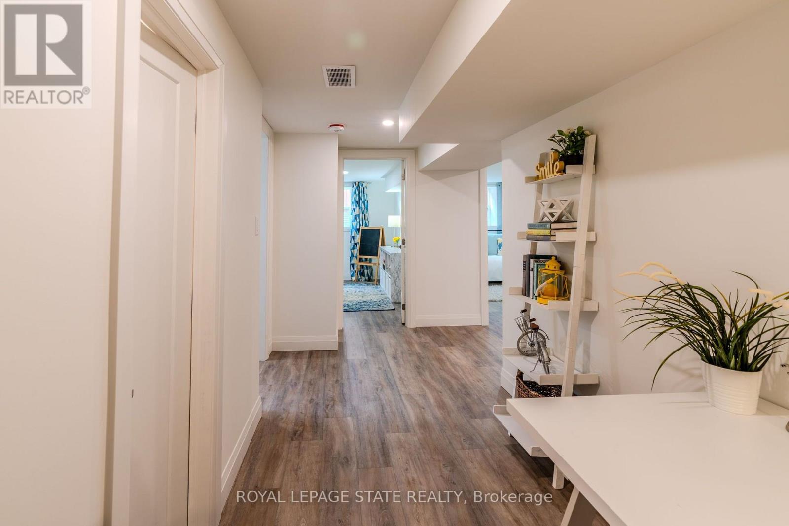 17 WOODSVIEW AVENUE - 24