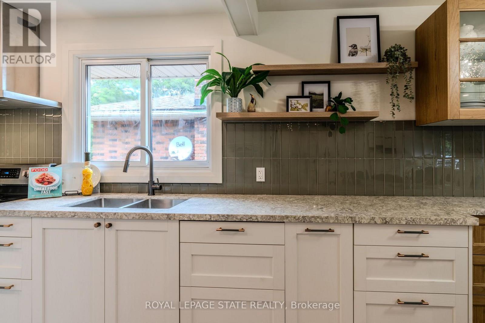 17 WOODSVIEW AVENUE - 8
