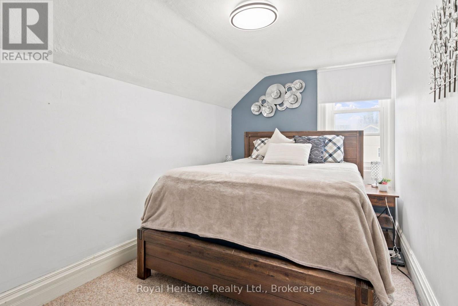 61 LINDSAY STREET N - 16