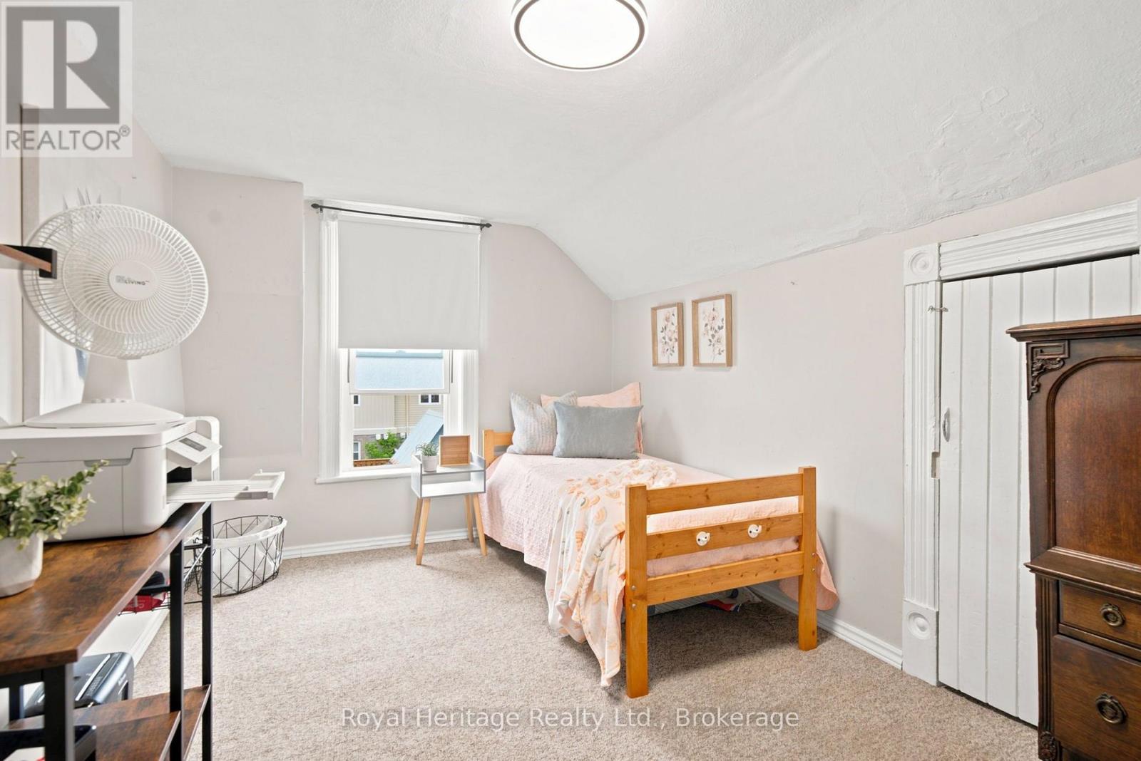 61 LINDSAY STREET N - 17