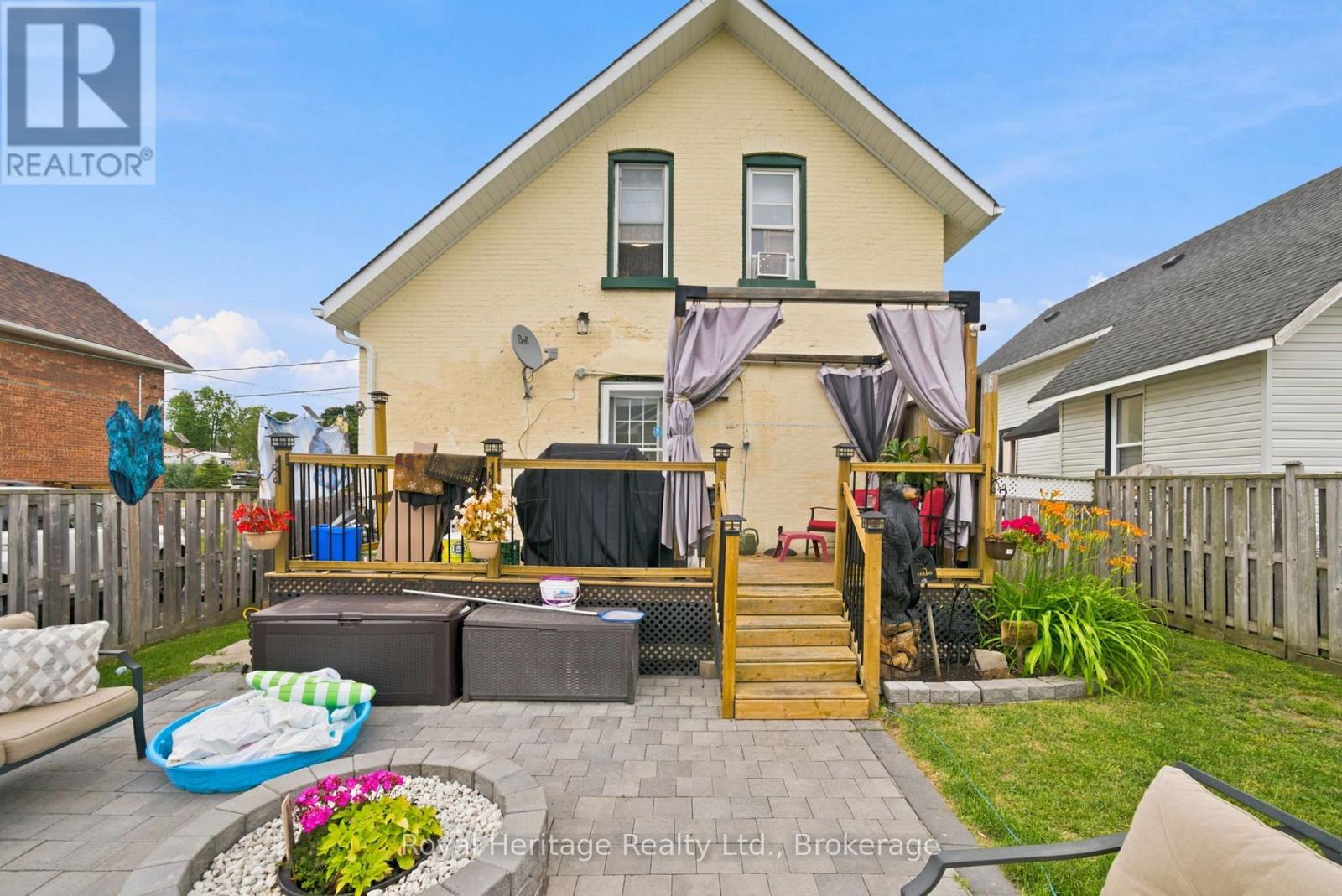 61 LINDSAY STREET N - 32