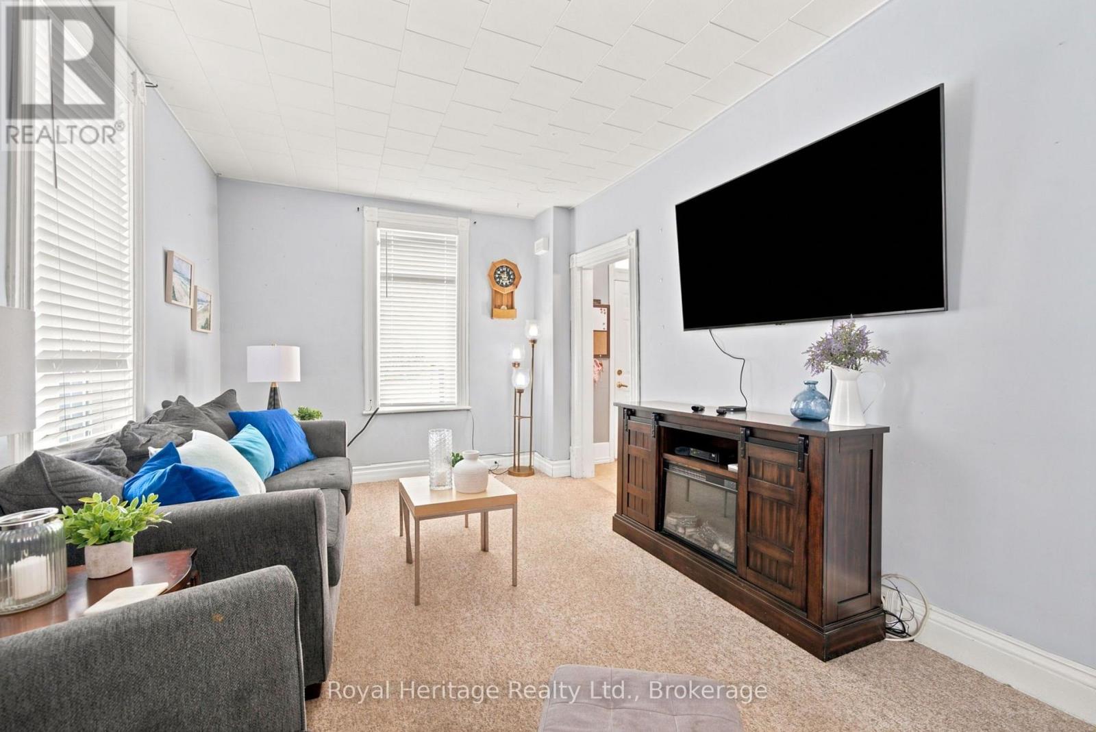 61 LINDSAY STREET N - 7