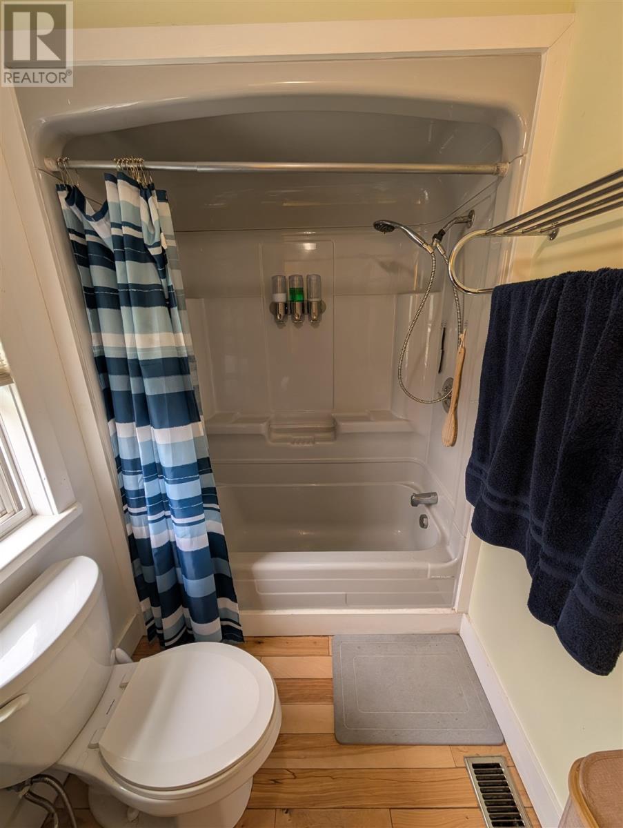 20 Montreal AVE - 14