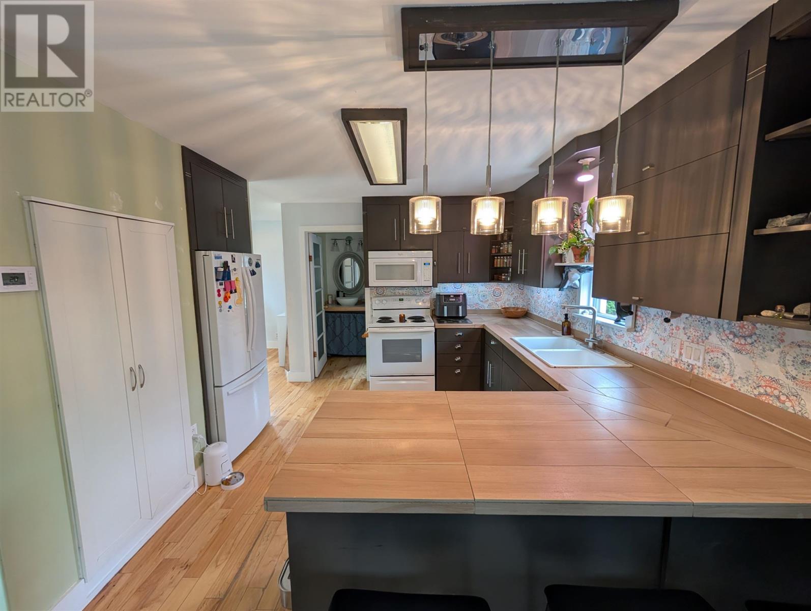 20 Montreal AVE - 7