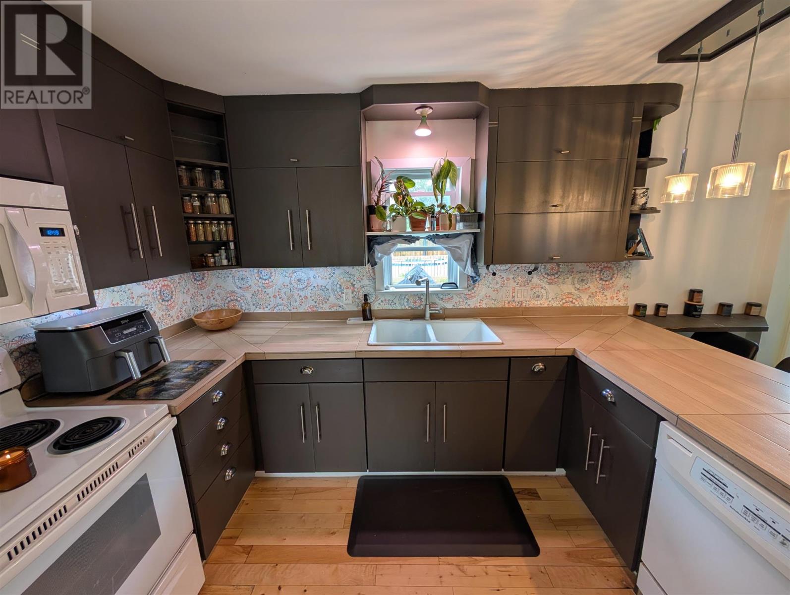 20 Montreal AVE - 9