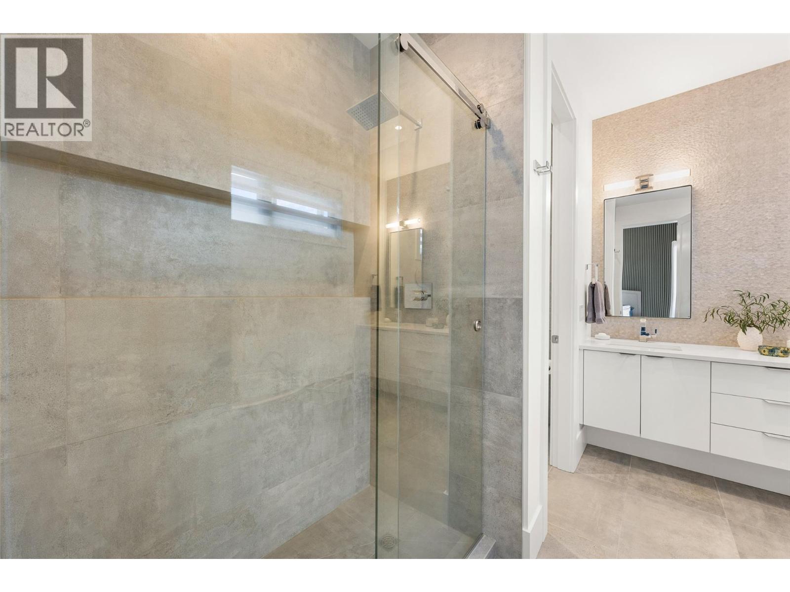 4364 Beach Avenue Unit# 7, Peachland