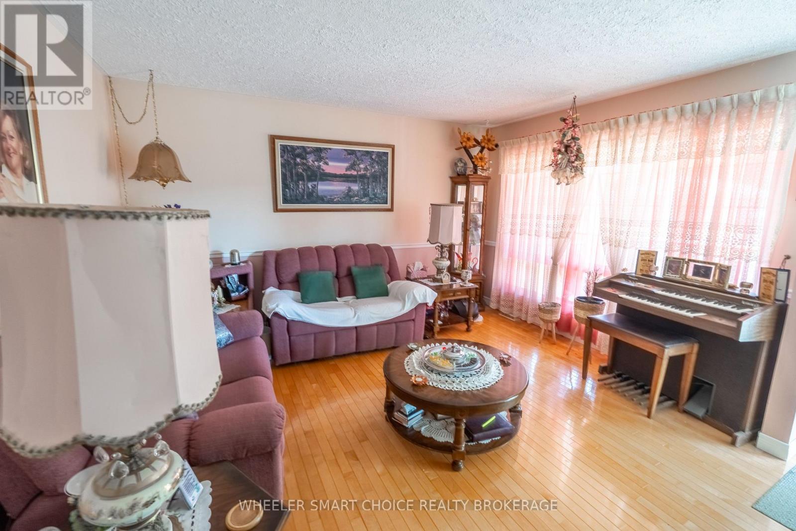 542 ANTHONY STREET - 6