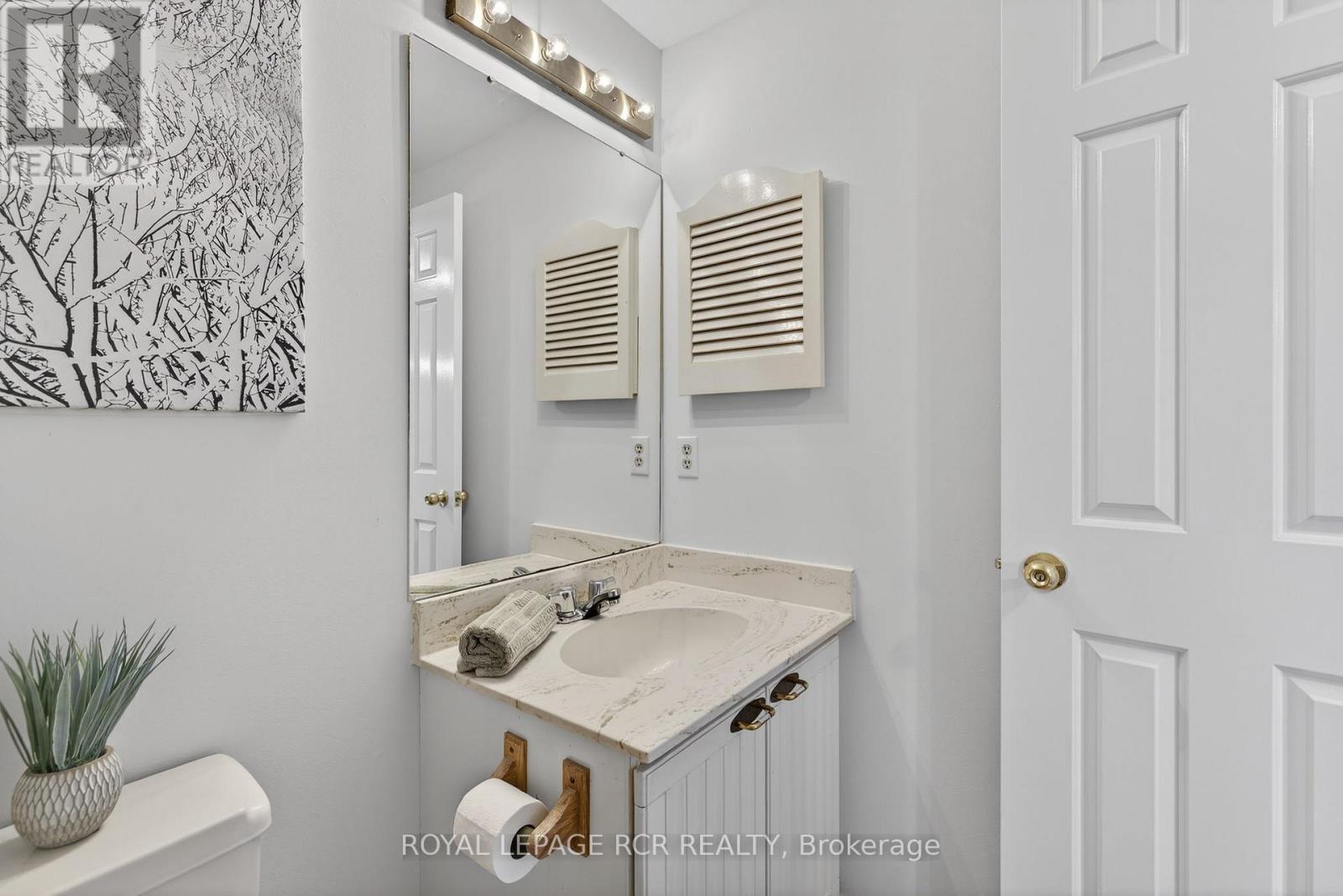 #44 68 CONFEDERATION WAY - 35
