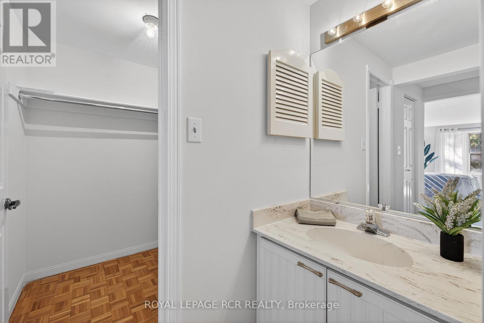 #44 68 CONFEDERATION WAY - 32