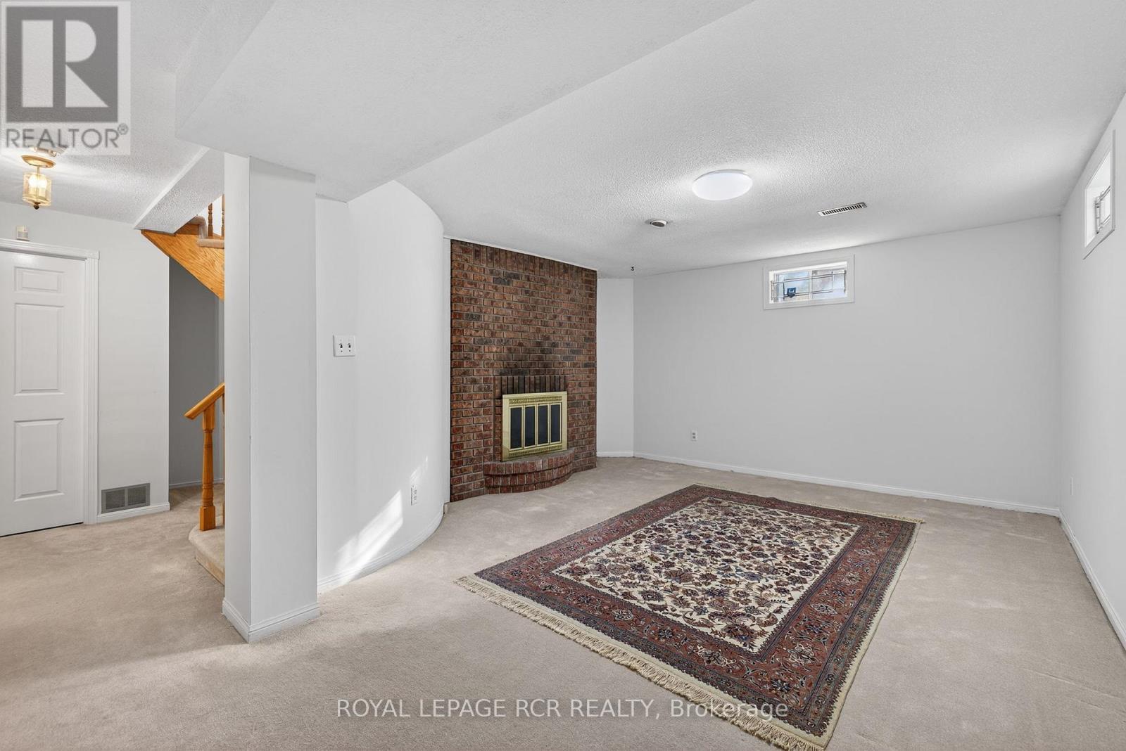 #44 68 CONFEDERATION WAY - 37