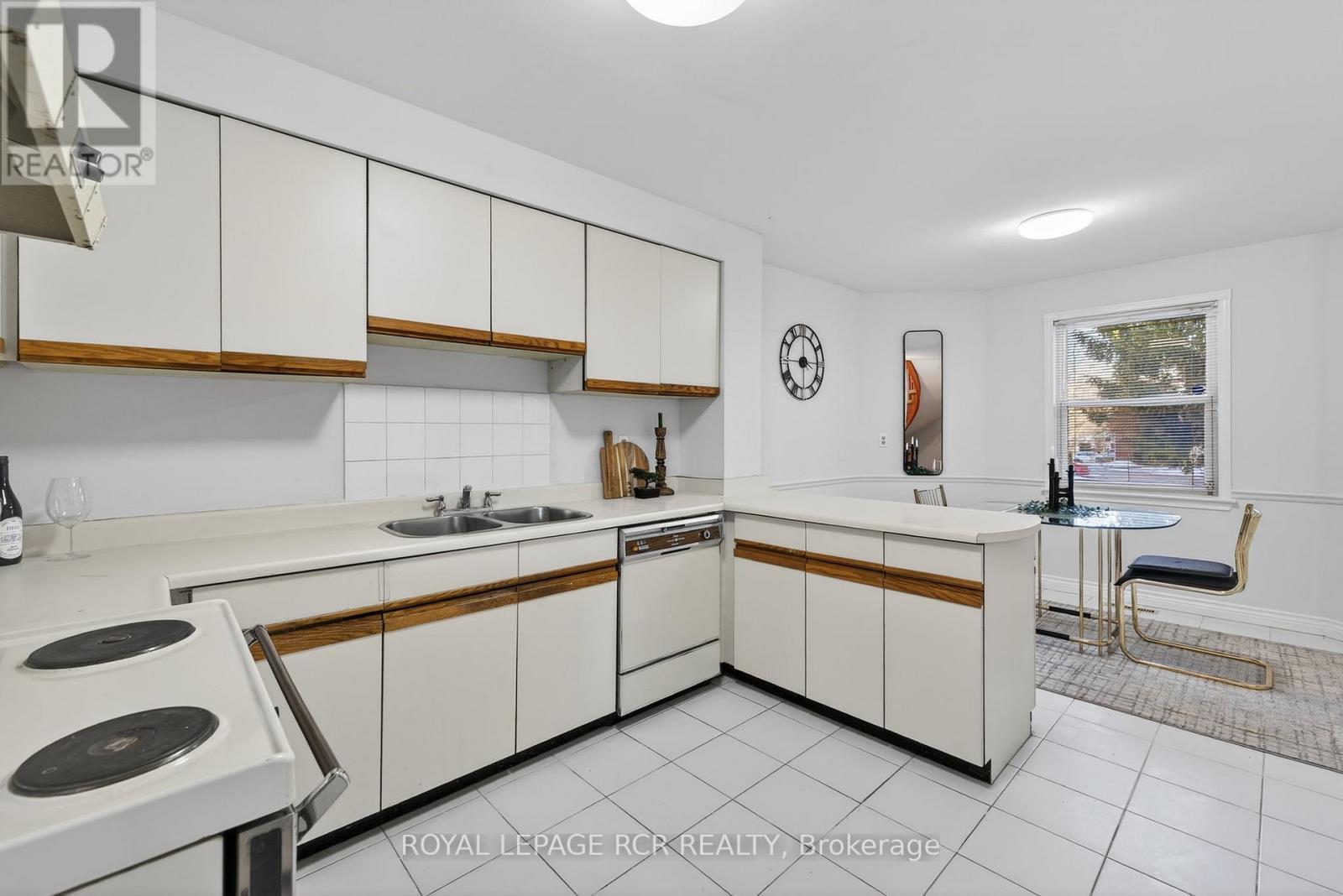 #44 68 CONFEDERATION WAY - 20