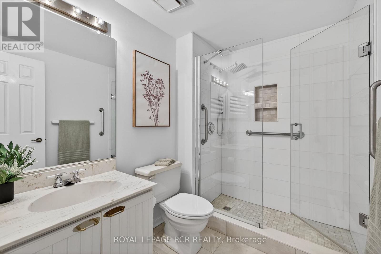 #44 68 CONFEDERATION WAY - 31