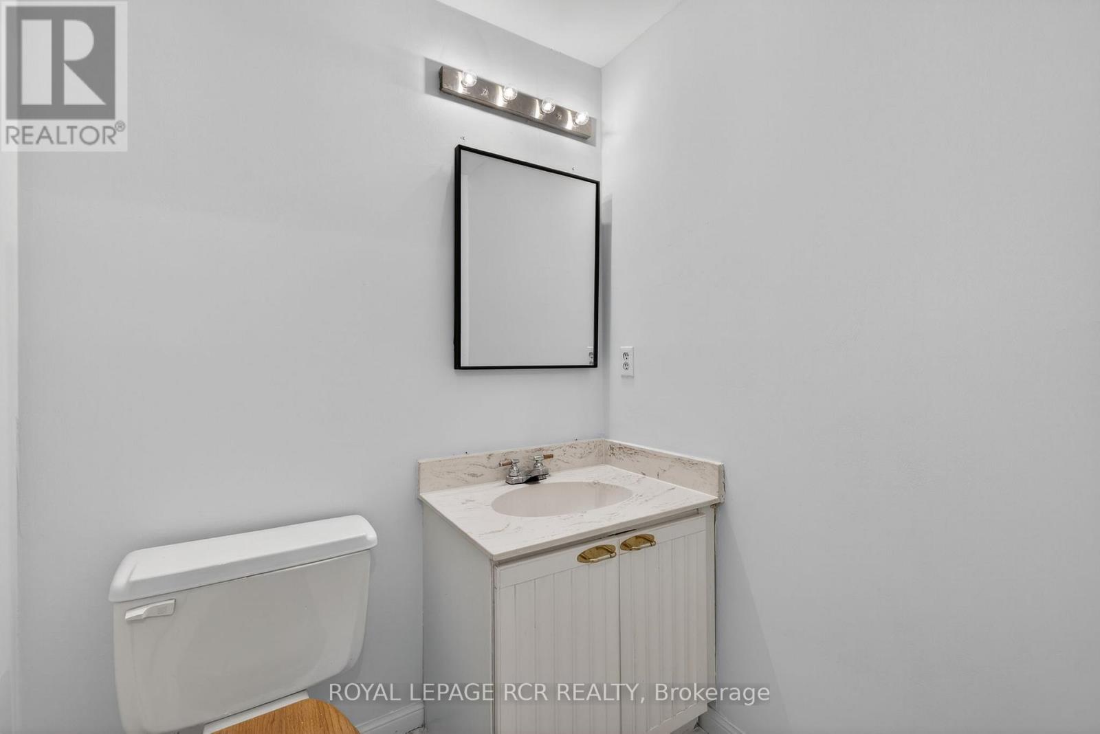 #44 68 CONFEDERATION WAY - 40
