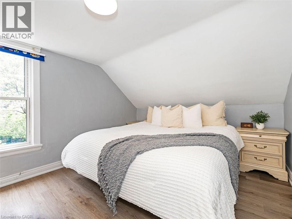 52 STAPLETON Avenue N - Image 16